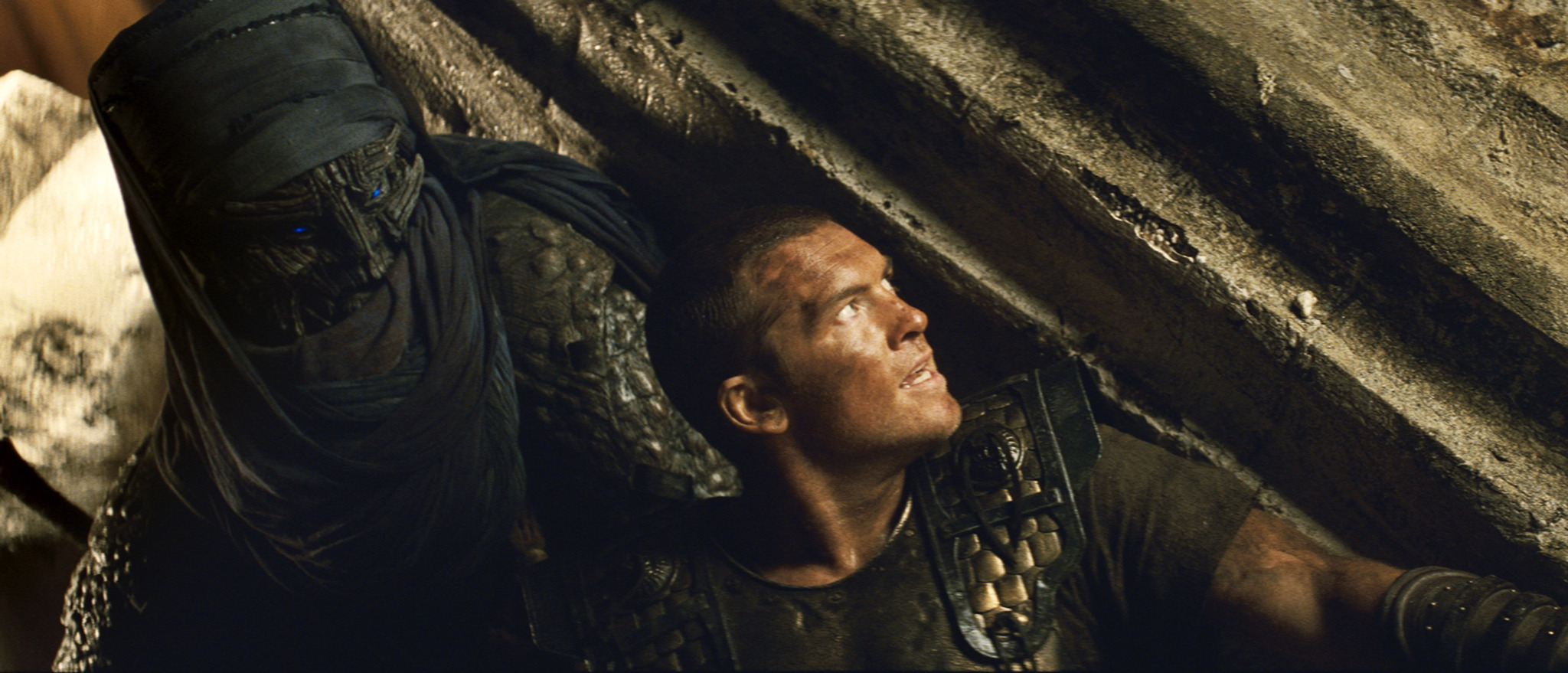 Sam Worthington and Ian Whyte in Clash of the Titans (2010)