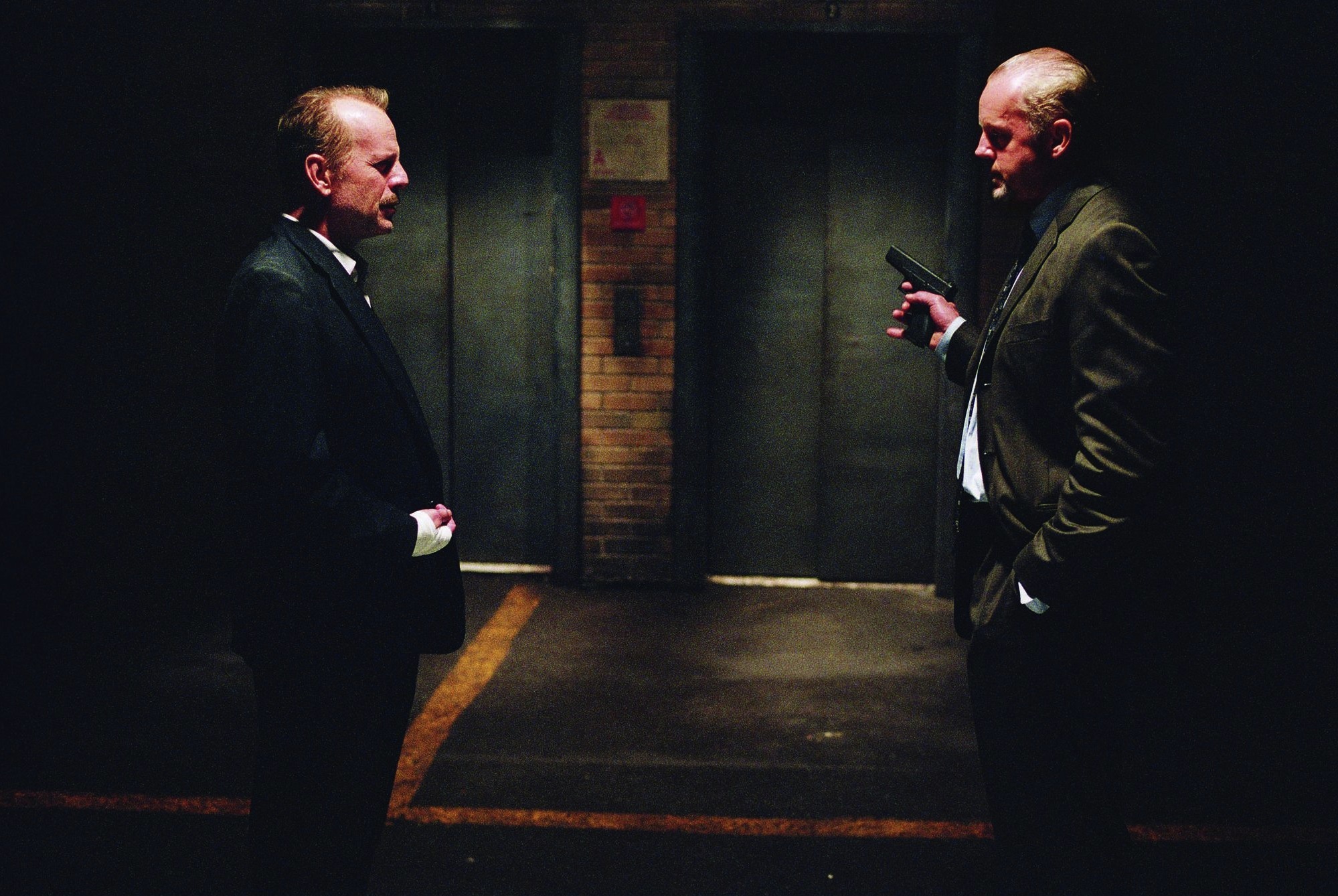 Bruce Willis and David Morse in 16 Blocks (2006)