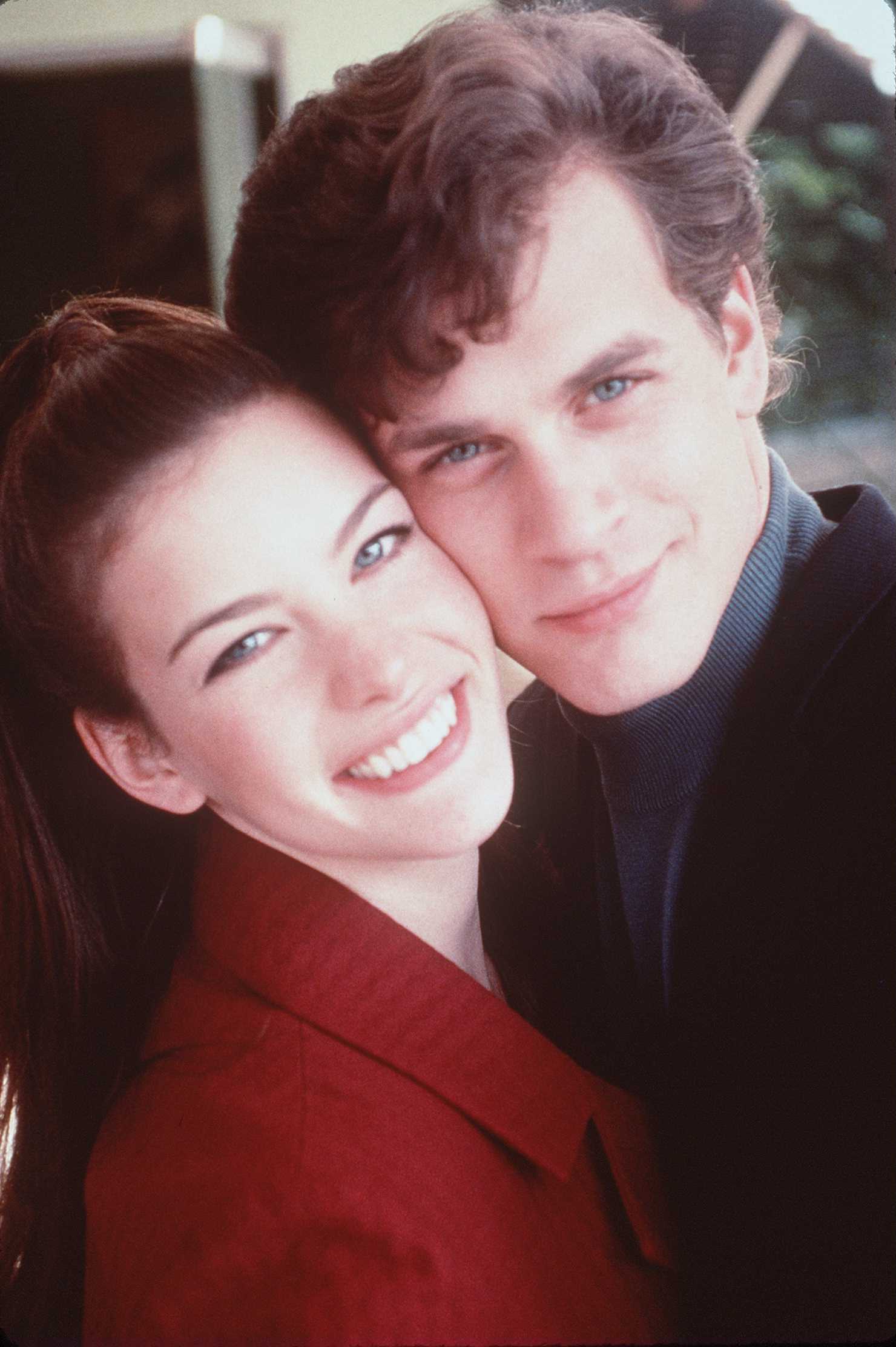 Liv Tyler and Tom Everett Scott in That Thing You Do! (1996)