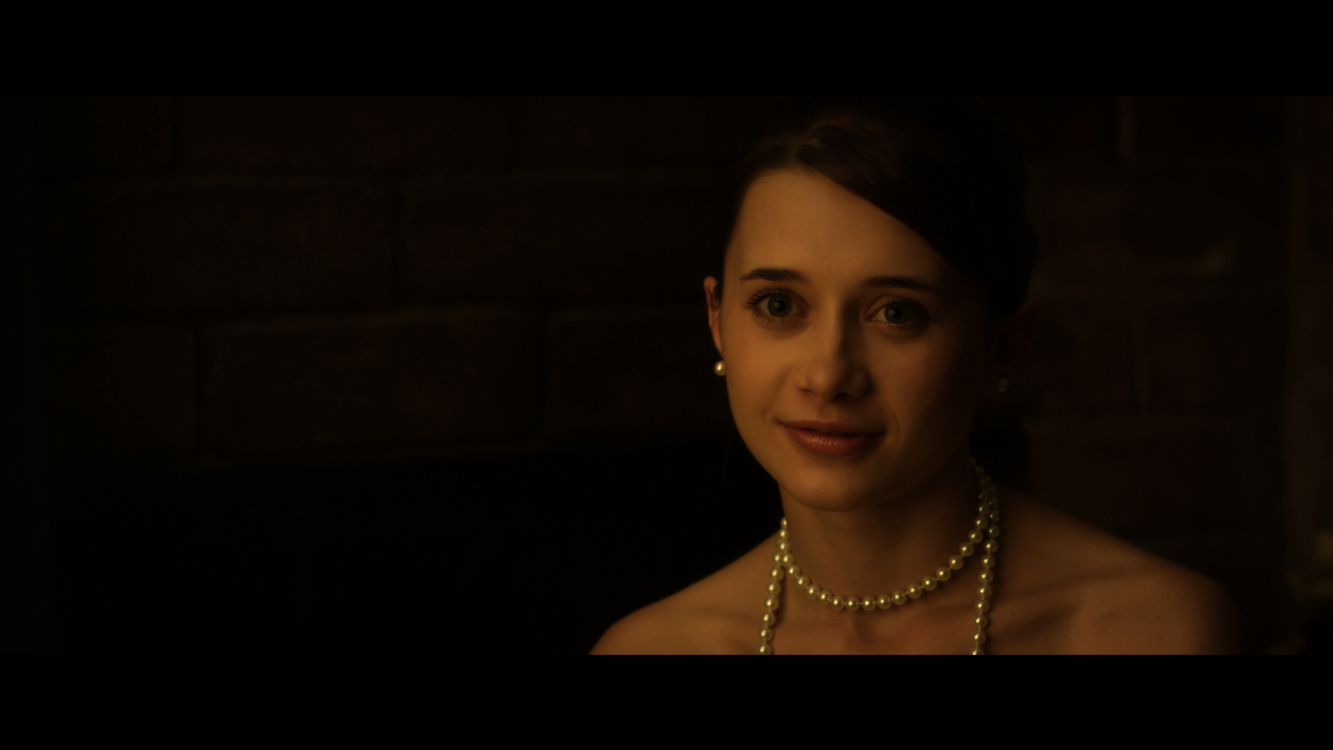 Olesya Rulin in Apart (2011)