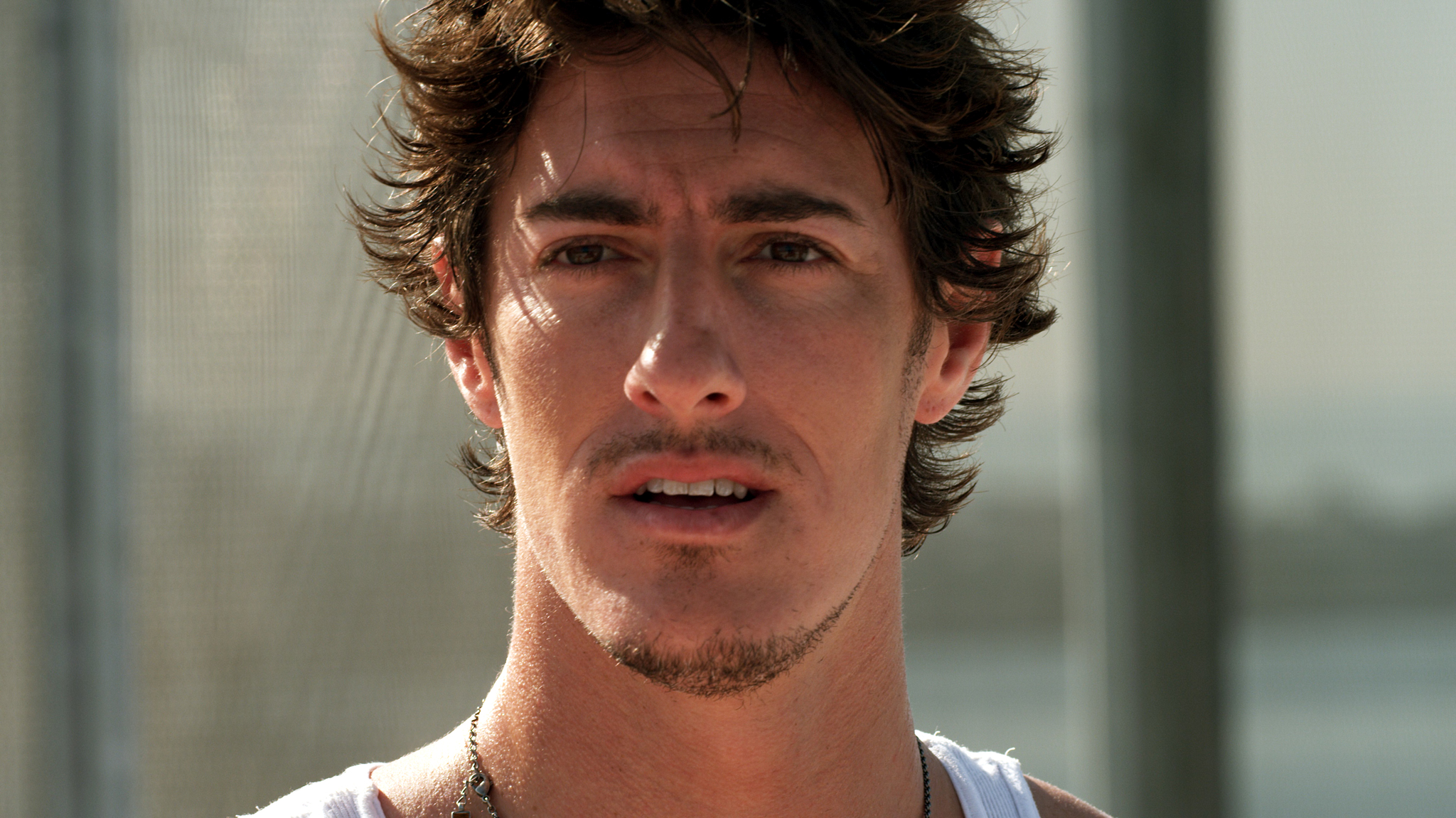 Eric Balfour in Skyline (2010)