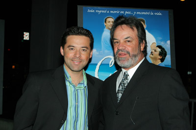 Pedro Muñiz and Oscar Orlando Torres at an event for Cayo (2005)