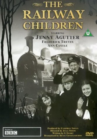 Jenny Agutter, Gillian Bailey, Gordon Gostelow, and Neil McDermott in The Railway Children (1968)