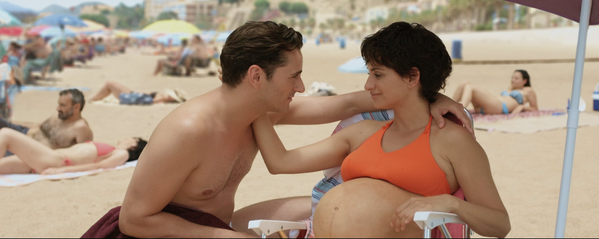 Penélope Cruz and Asier Etxeandia in Ma ma (2015)