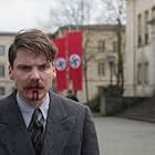 Daniel Brühl in Alone in Berlin (2016)