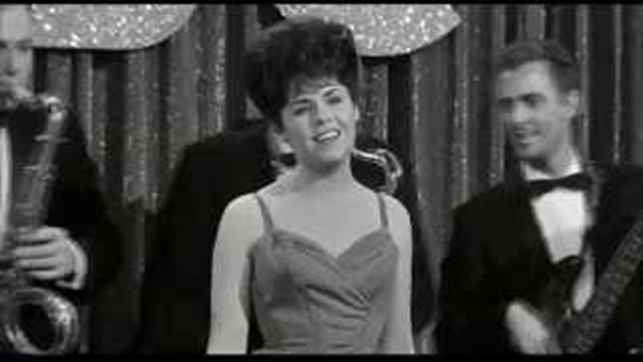 Linda Scott in Don't Knock the Twist (1962)