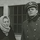 Iván Darvas and Teri Horváth in Hideg napok (1966)