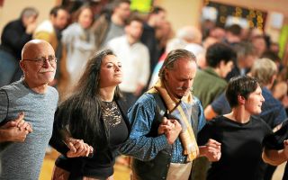 Fest-noz, fest-deiz, initiations aux danses bretonnes…. Allez, dansez maintenant. (Photo Lionel Le Saux/Le Télégramme)