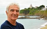 Raymond Domenech a pris ses habitudes, à Saint-Quay-Portrieux (22), où il réside une partie de l’année, l’été. (Photo Nicolas Tavares)