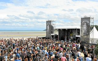 La scène de la Banche, presque les pieds dans l’eau. (Archive Le Télégramme/Jonathan Konitz)