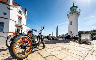 Pour sillonner Belle-île-en-Mer, les fitsh bikes aux formes insolites se sont avérés de précieux alliés motorisés au cours de cette excursion d’une journée. (Emmanuel Berthier pour Bretagne Magazine)