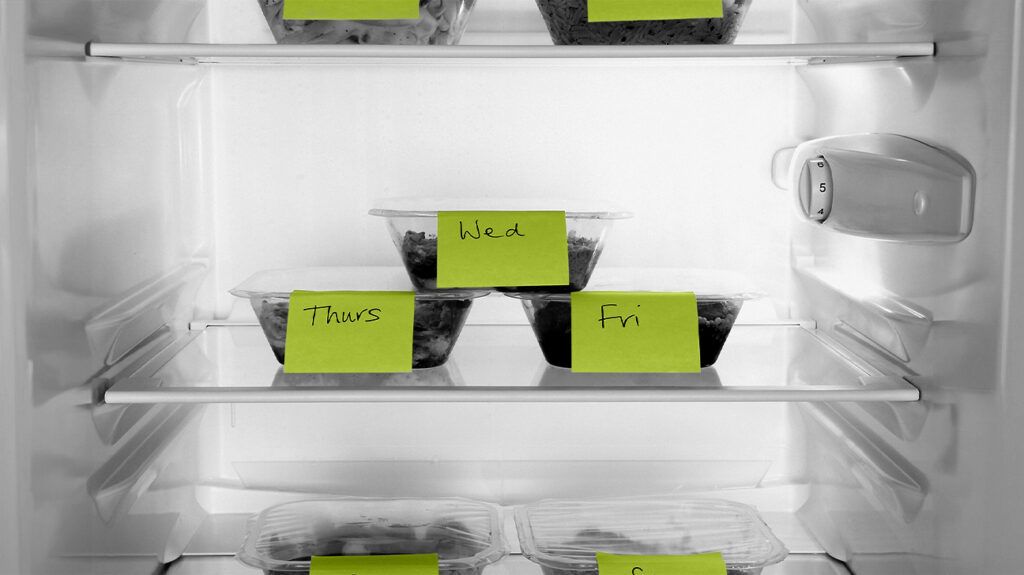 Three pre-prepared meals in a fridge labelled 'Thurs', 'Weds', and 'Fri'. 