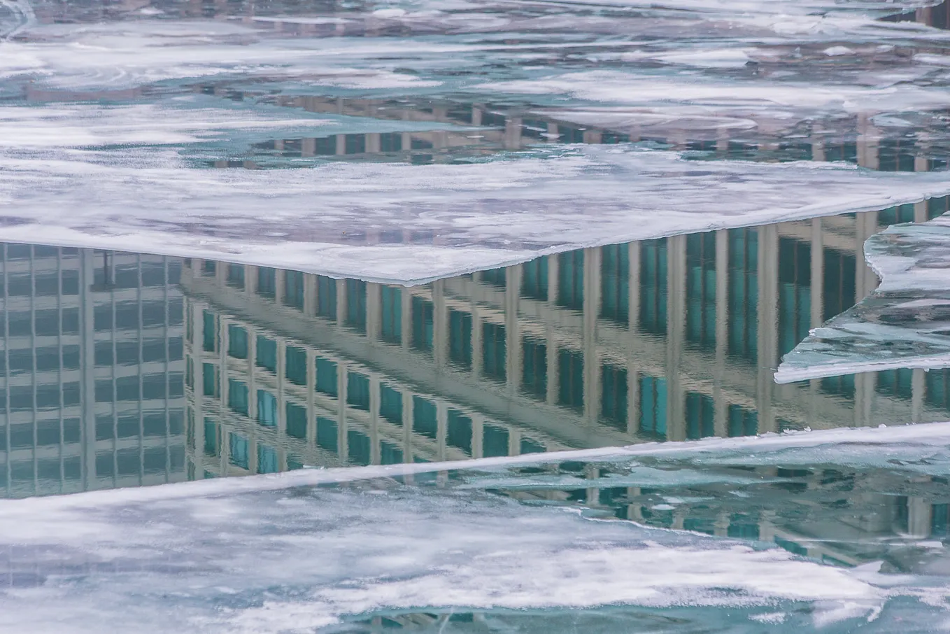 Chicago River Ice & Architecture