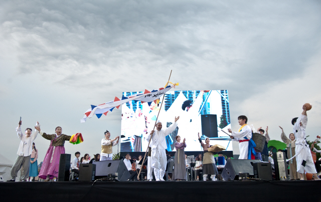 부산을 대표하는 우수 축제로 선정된 북구 ‘낙동강 구포 나루 축제‘./사진제공=부산북구문화관광축제조직위원회