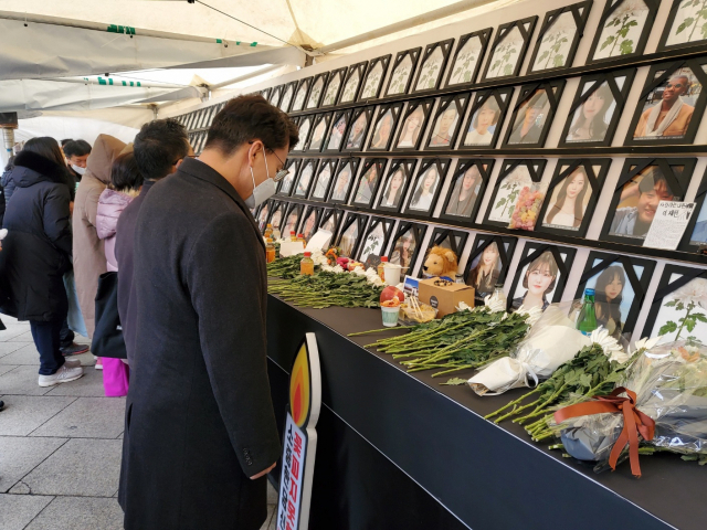 與당권주자 윤상현 10·29참사  분향소 방문 '국회차원 대책 마련'