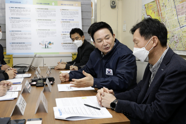 원희룡 국토교통부 장관이 29일 오전 서울 강서구 화곡동 한 중개사무소를 방문해 전세사기 근절 방안에 대해 발언하고 있다./성형주 기자 2023.01.29