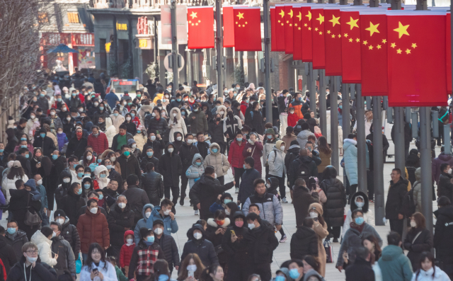 중국 인구 감소가 위기?…돈 버는 산업 따로 있다[김광수의 中心잡기]