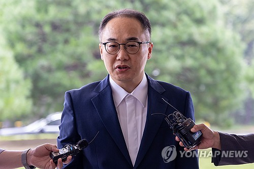 이원석 검찰총장이 지난 8월 26일 서울 서초구 대검찰청으로 출근하며 취재진 질문에 답하고 있다. 연합뉴스