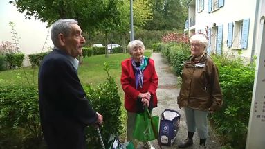 VIDÉO - "C'est dégueulasse" : des pensionnaires sommés de quitter en trois semaines leur résidence pour seniors