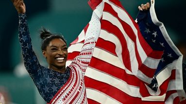 Simone Biles en or au concours complet par équipes