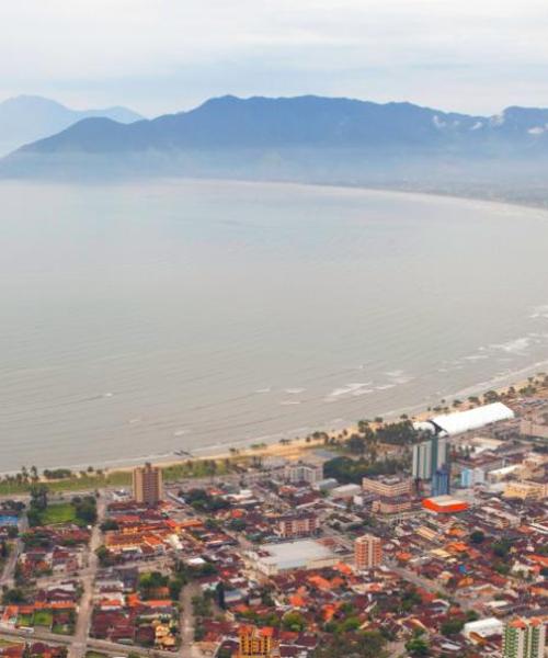 Una panoràmica bonica de Caraguatatuba, una ciutat popular entre els nostres usuaris