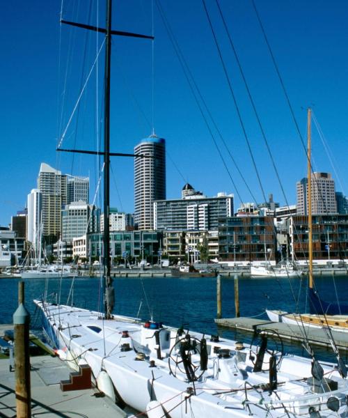 Čudovit pogled na mesto Auckland v bližini letališča Letališče Auckland