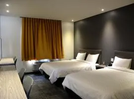 Hôtel Ô Laval โรงแรมในลาวาล