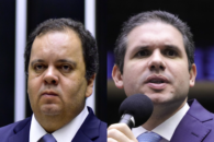 União Brasil deve pressionar Elmar Nascimento (esq.) a desistir de candidatura para presidir a Câmara para apoiar Hugo Motta (dir.), do Republicanos