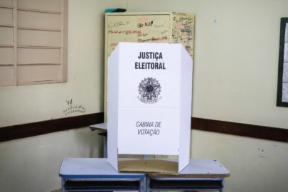 Na imagem acima, urnas instaladas em escola de São Sebastião (DF); foram usadas nas eleições de 2022