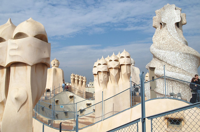 카사 밀라(라 페드레라, Casa Milà, La Pedrera)