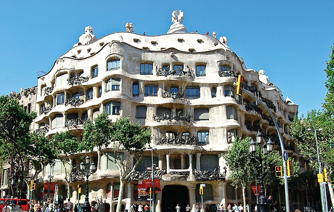 카사 밀라(라 페드레라, Casa Milà, La Pedrera)