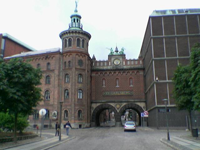 File:Ny Carlsberg gate outside 2004-07.jpg