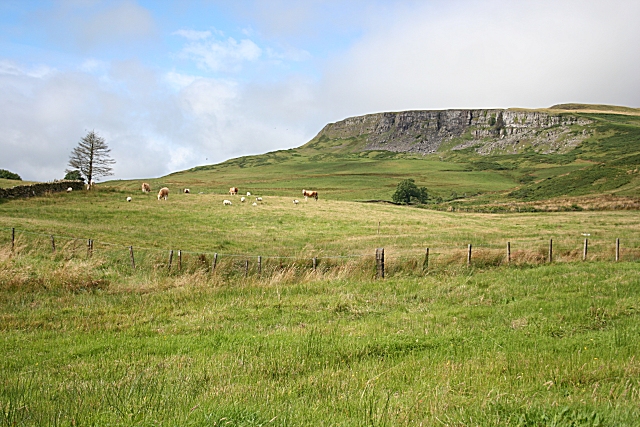 File:Double Craigs - geograph.org.uk - 539132.jpg