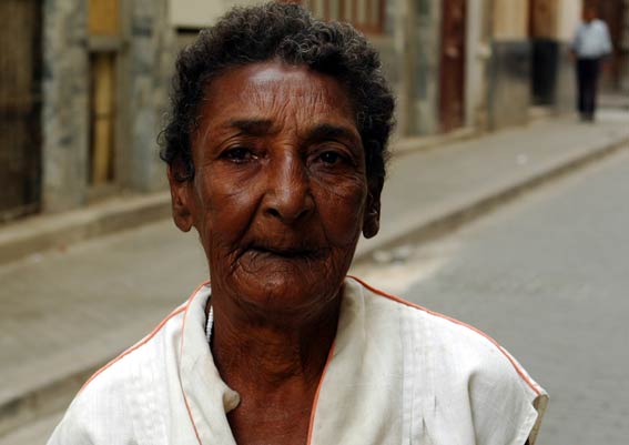 File:Cuban woman.jpg