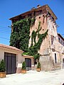 Detalle del torreón, antiguo solar de los Garcés de Marcilla en Torrealta-Torrebaja (Valencia), desde la calle del Remedio.