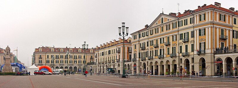 File:Cuneo PiazzaGalimberti panorama.jpg