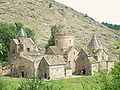 English: SW view, from left to right: bell-tower of the library, gavit, Surp Grigor Lousavorich, Surp Astvatsatsin, Surp Grigor. Français : Vue depuis le sud-ouest, de gauche à droite : tour-clocher de la bibliothèque, gavit, Sourp Grigor Lousavorich, Sourp Astvatsatsin, Sourp Grigor.