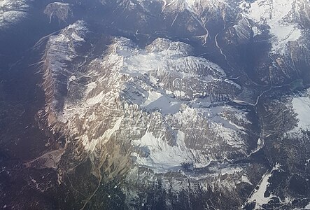 Cristallo-Massiv, Tal bei Schluderbach, Val Popena (Luftbild).