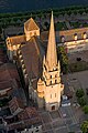 Vue aérienne oblique ouest de l'église de Saint-Savin (Vienne)