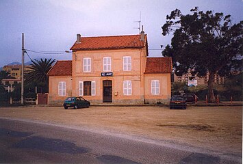 Der Bahnhof von L'Île-Rousse