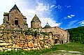 English: NW view (ruines of the refectory in the foreground). Français : Vue depuis le nord-ouest (ruines du réfectoire à l'avant-plan).