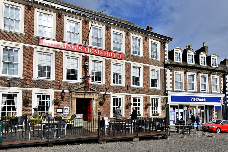 File:Richmond Market Square, King's Head Hotel and WH Smith - geograph.org.uk - 6710677.jpg