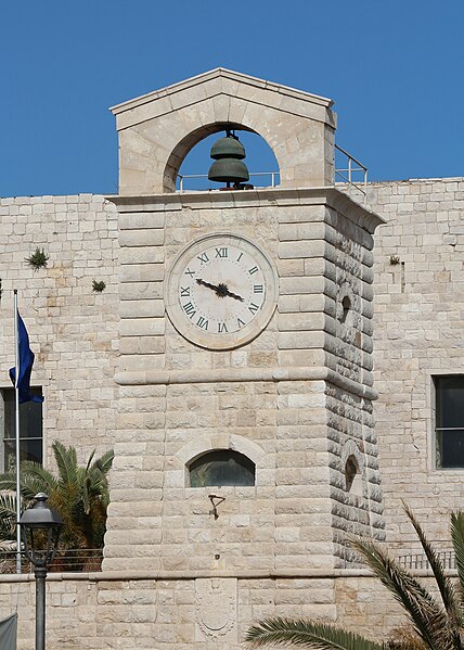 File:Castle of Trani 04.jpg