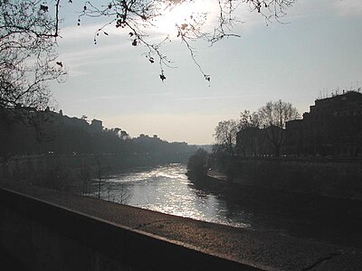 Il Tevere dal Ponte inglese (a sinistra, l'Aventino)