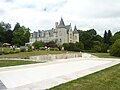 Le château de Kervoazec vu depuis sa piscine