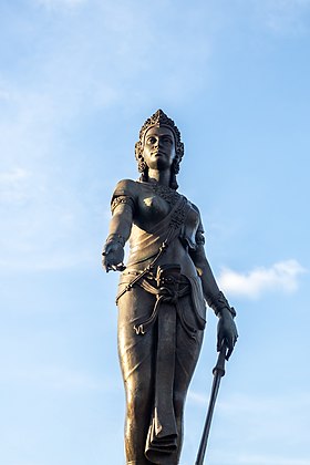 Phra Nang Chamathewi Monument