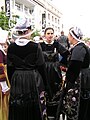 Femmes de Saint-Goazec en tenue traditionnelle au Festival interceltique de Lorient 2009