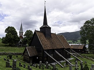 English: Old and new church at Rødven