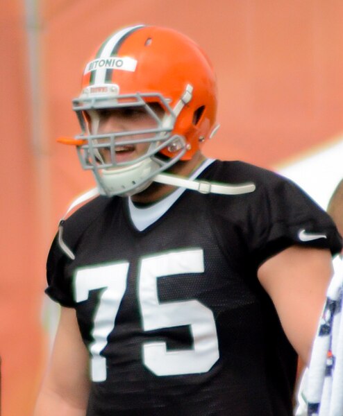 File:Joel Bitonio 2014 Browns training camp.jpg