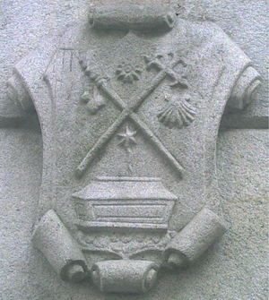 Viejo escudo de Cangas labrado en la Fonte do Cabalo, en el atrio de la Ex-Colegiata de Santiago de Cangas de Morrazo.